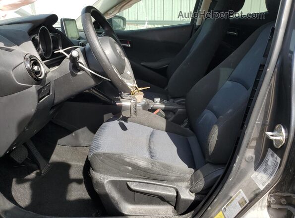3MYDLBYV2JY320014 2018 TOYOTA YARIS Серый 