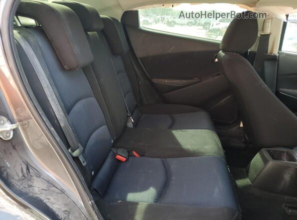 3MYDLBYV2JY320014 2018 TOYOTA YARIS Серый 