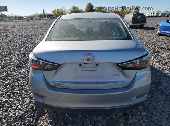 3MYDLBYV2JY326654 2018 TOYOTA YARIS Серебряный 