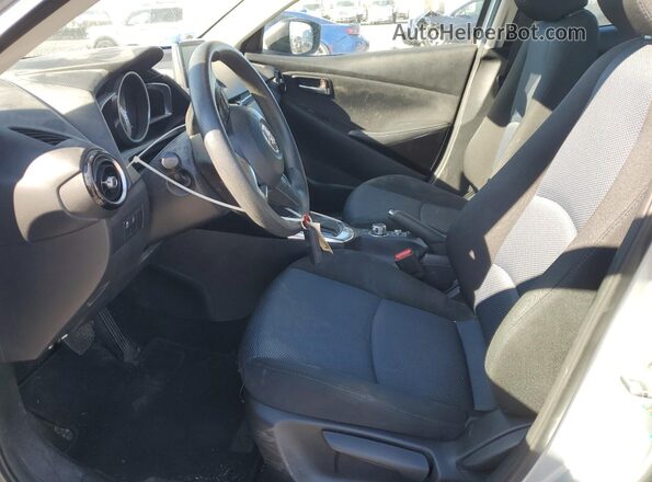 3MYDLBYV2JY326654 2018 TOYOTA YARIS Серебряный 