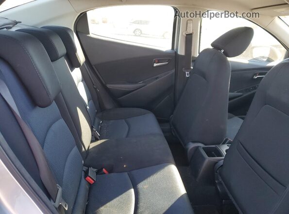 3MYDLBYV2JY326654 2018 TOYOTA YARIS Серебряный 