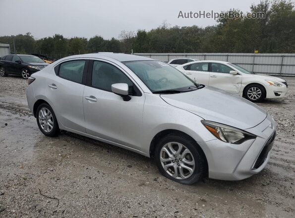 3MYDLBYV3JY315095 2018 TOYOTA YARIS Silver 