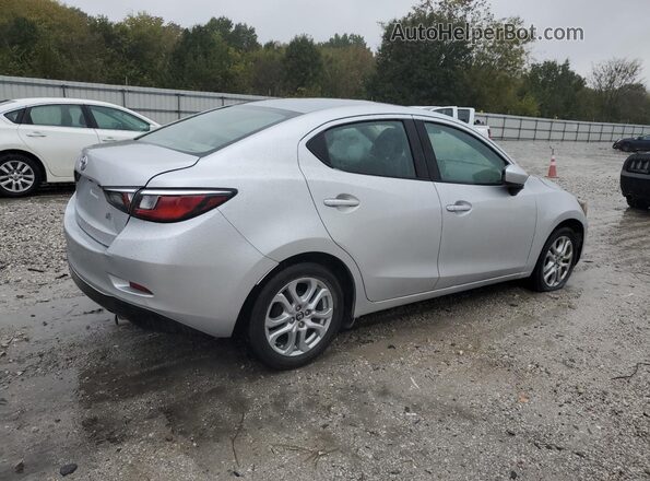 3MYDLBYV3JY315095 2018 TOYOTA YARIS Silver 