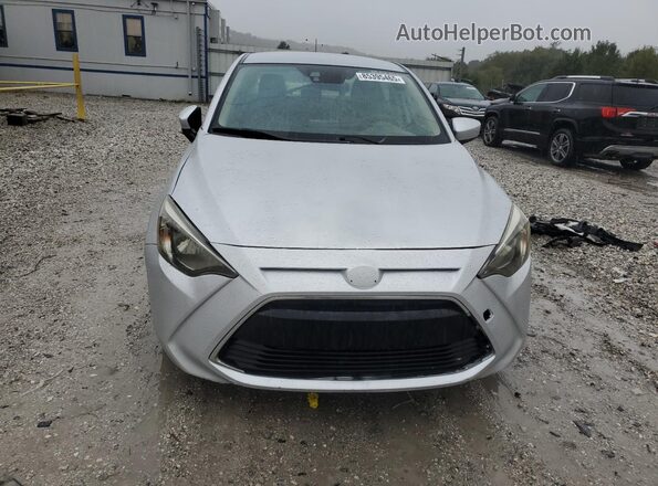 3MYDLBYV3JY315095 2018 TOYOTA YARIS Silver 