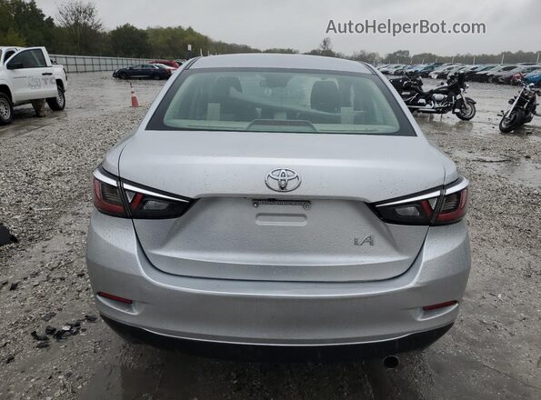 3MYDLBYV3JY315095 2018 TOYOTA YARIS Silver 