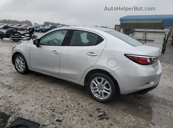 3MYDLBYV3JY315095 2018 TOYOTA YARIS Silver 