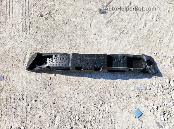 3MYDLBYV3KY513872 2019 TOYOTA YARIS Красный Вид подкапотного пространства