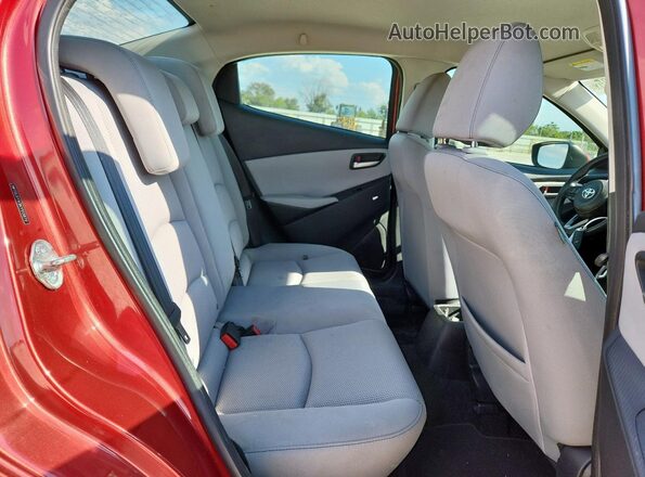 3MYDLBYV3KY513872 2019 TOYOTA YARIS Красный Вид задних сидений