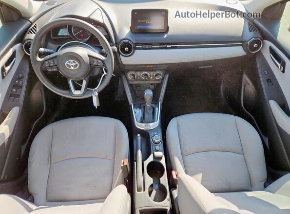 3MYDLBYV3KY513872 2019 TOYOTA YARIS Красный Вид панели приборов