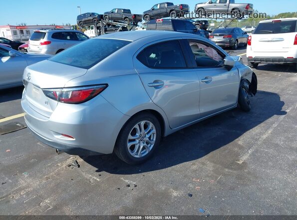 3MYDLBYV5JY301344 2018 TOYOTA YARIS IA Silver 