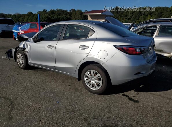 3MYDLBYV5LY711967 2020 TOYOTA YARIS Серебряный Задняя левая четверть
