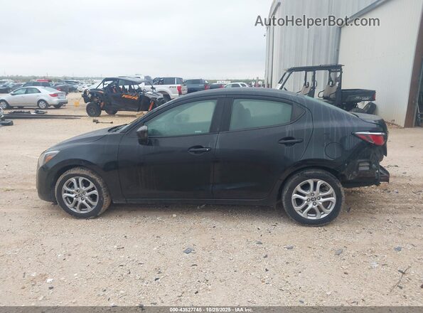 3MYDLBYV6HY181502 2017 TOYOTA YARIS IA Black 