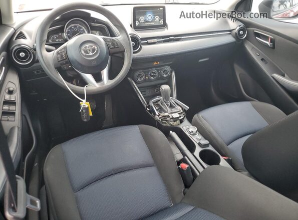 3MYDLBYV6JY304253 2018 TOYOTA YARIS Красный 