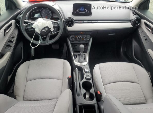3MYDLBYV6KY520606 2019 TOYOTA YARIS Blue Вид панелі приладів