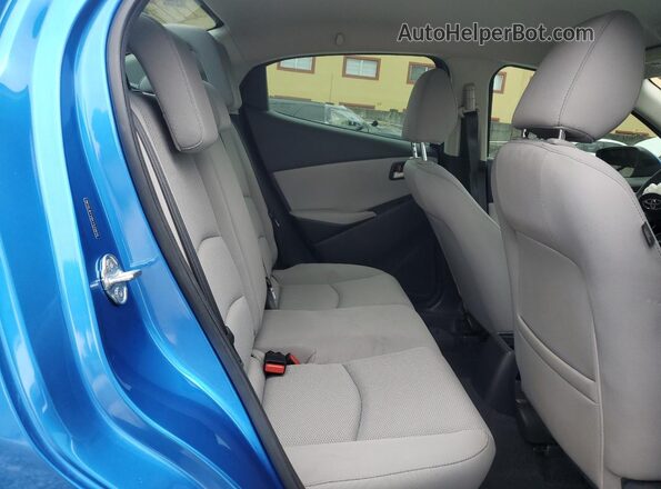 3MYDLBYV6KY520606 2019 TOYOTA YARIS Blue Вид задніх сидінь