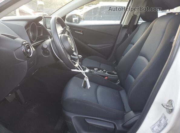 3MYDLBYV6LY702243 2020 TOYOTA YARIS White წინა სალონის ხედი