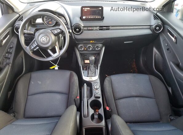 3MYDLBYV6LY702243 2020 TOYOTA YARIS White წინა პანელის ხედი