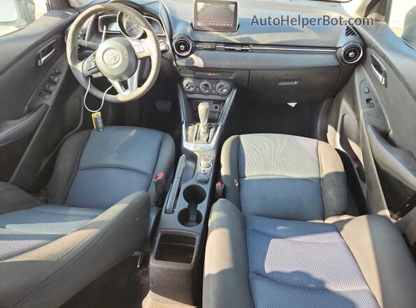 3MYDLBYV8JY302469 2018 TOYOTA YARIS Серебряный 