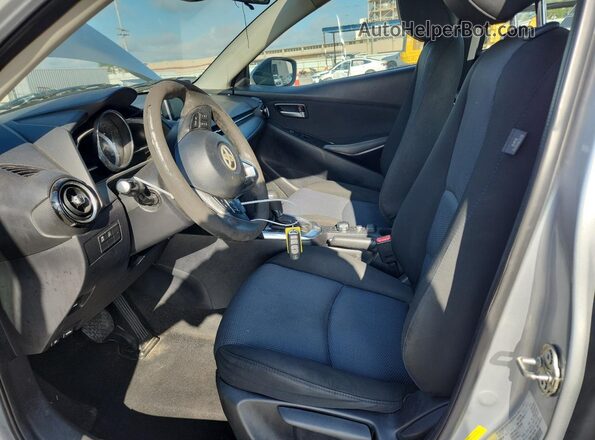 3MYDLBYV8JY302469 2018 TOYOTA YARIS Серебряный 