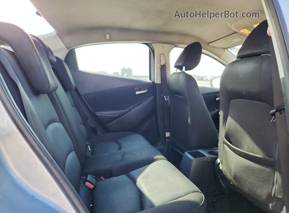 3MYDLBYV8JY302469 2018 TOYOTA YARIS Серебряный 