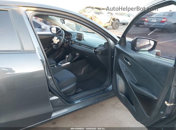 3MYDLBYV8JY308725 2018 TOYOTA YARIS IA Серебряный 