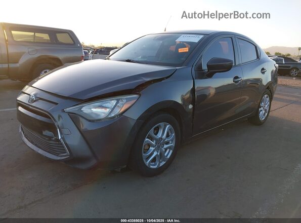 3MYDLBYV8JY308725 2018 TOYOTA YARIS IA Серебряный 