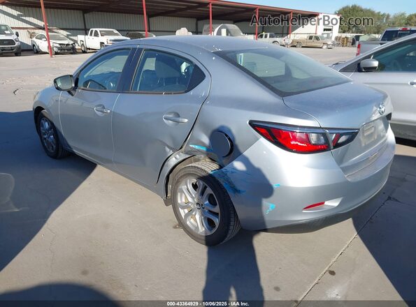 3MYDLBYV9JY306384 2018 TOYOTA YARIS IA Silver Tył lewy