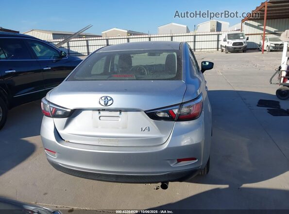 3MYDLBYV9JY306384 2018 TOYOTA YARIS IA Silver 