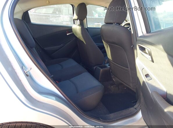 3MYDLBYV9JY306384 2018 TOYOTA YARIS IA Silver Widok naklejki z numerem VIN