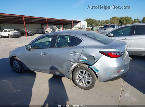 3MYDLBYV9JY306384 2018 TOYOTA YARIS IA Silver Widok wnętrza 360 stopni