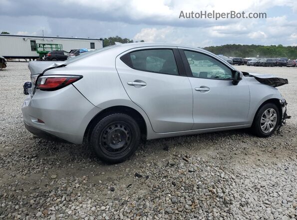 3MYDLBYV9KY523712 2019 TOYOTA YARIS Серебряный Задняя правая четверть