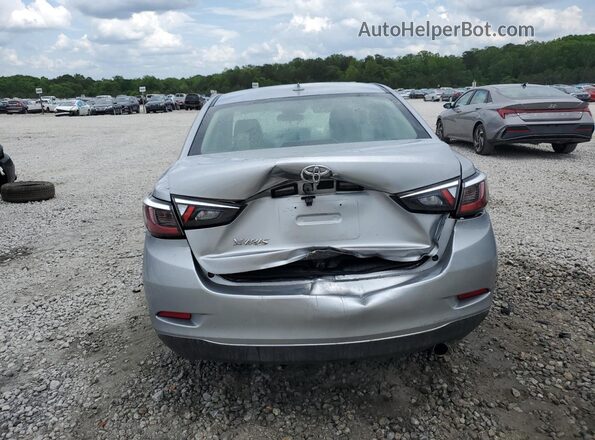 3MYDLBYV9KY523712 2019 TOYOTA YARIS Серебряный Вид сзади