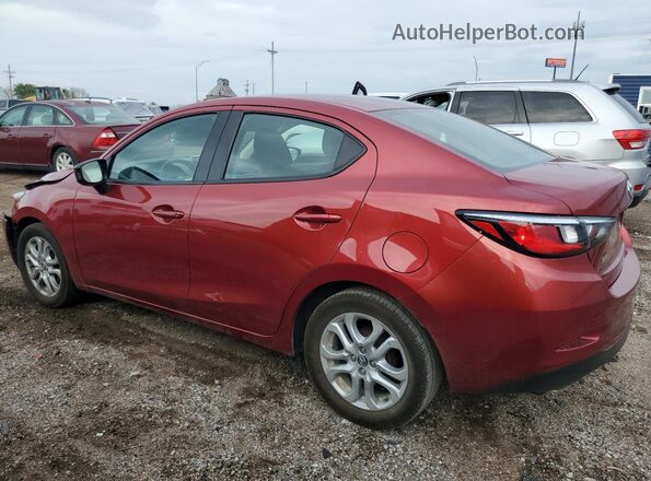 3MYDLBYVXJY308886 2018 TOYOTA YARIS Красный Задняя левая четверть