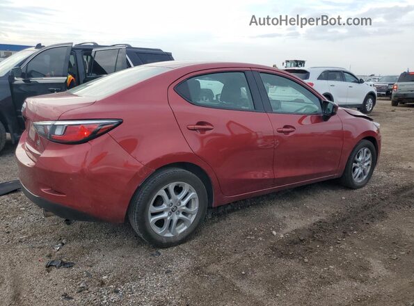 3MYDLBYVXJY308886 2018 TOYOTA YARIS Красный Задняя правая четверть