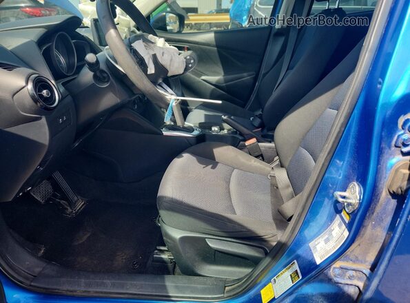 3MYDLBYVXKY506286 2019 TOYOTA YARIS Blue Вид салону спереду