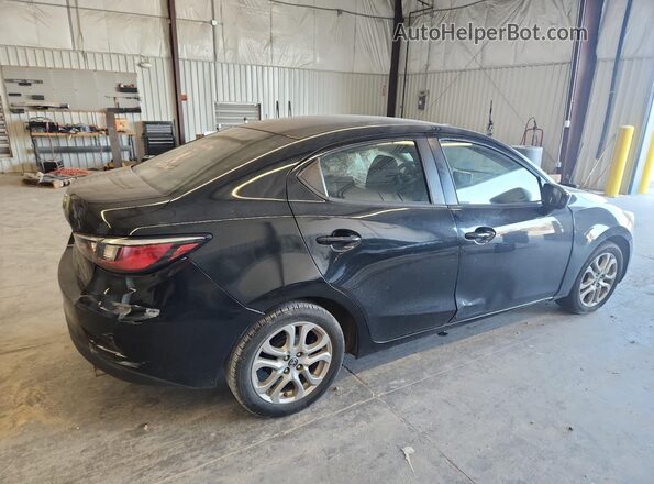 3MYDLBZV2GY113341 2016 TOYOTA SCION Black Rear right