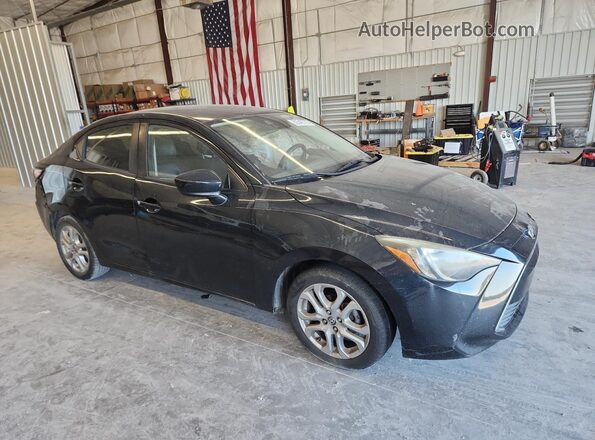3MYDLBZV2GY113341 2016 TOYOTA SCION Black Front right
