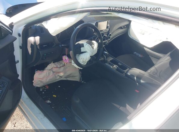 3N1AB8BV9RY319070 2024 NISSAN SENTRA White Front interior view