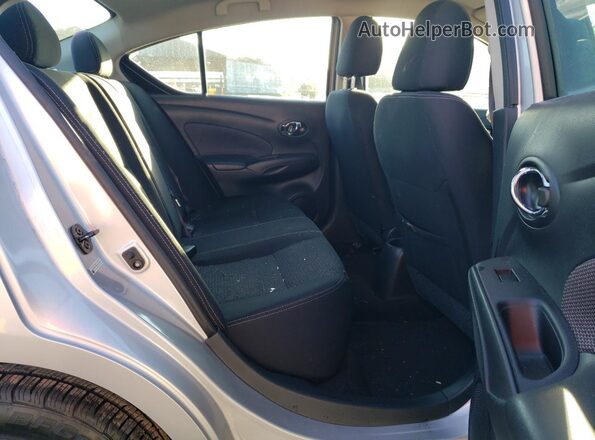 3N1CN7AP2JL860928 2018 NISSAN VERSA Silver 
