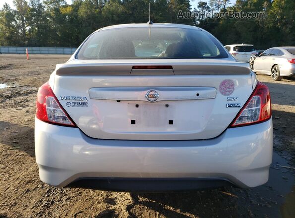 3N1CN7AP2JL860928 2018 NISSAN VERSA Silver 