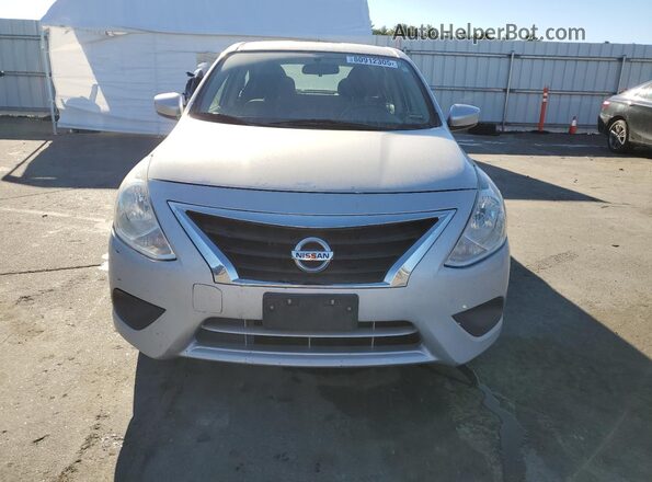 3N1CN7AP7KL815419 2019 NISSAN VERSA Silver Widok z przodu