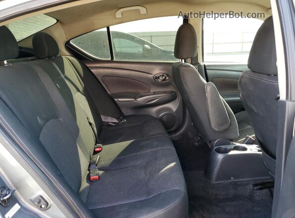 3N1CN7AP8JL812477 2018 NISSAN VERSA Gray 