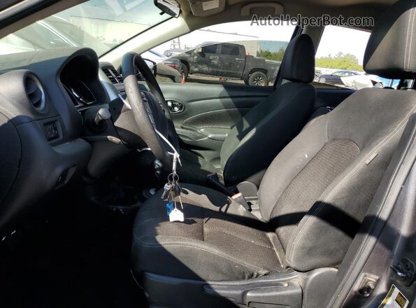 3N1CN7AP8JL812477 2018 NISSAN VERSA Gray 