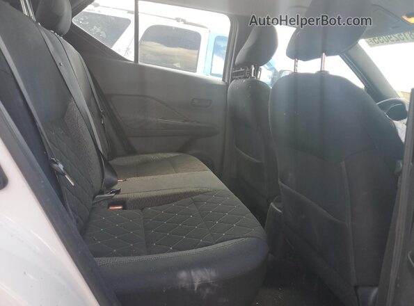 3N1CP5CU0JL508996 2018 NISSAN KICKS Белый Вид задней части салона