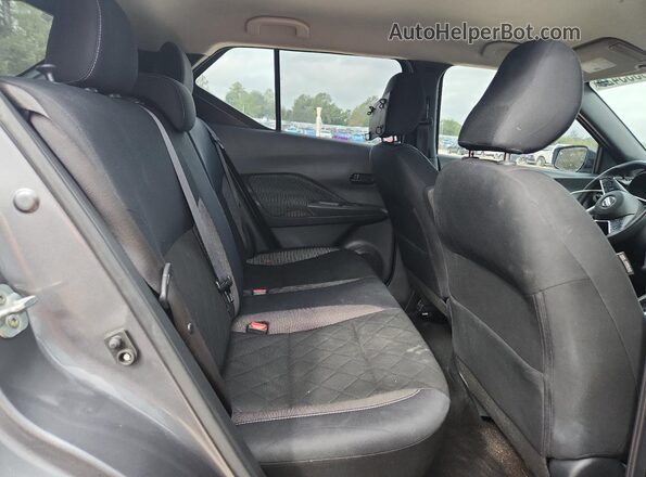 3N1CP5CU3JL537666 2018 NISSAN KICKS Gray 