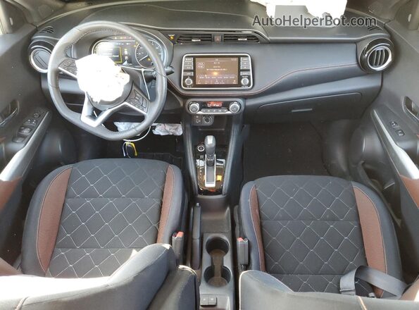 3N1CP5CU6JL533188 2018 NISSAN KICKS Silver 
