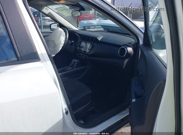 3N1CP5CV1ML533550 2021 NISSAN KICKS Белый Вид салона спереди