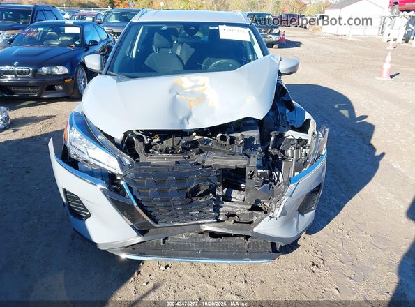 3N1CP5CV5RL552352 2024 NISSAN KICKS Gray Widok z przodu