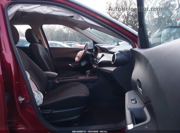 3N1CP5CV9RL565024 2024 NISSAN KICKS Красный Вид салона спереди