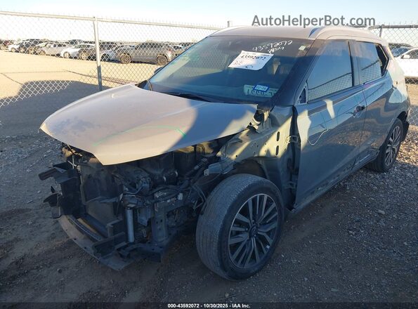 3N1CP5CVXRL502496 2024 NISSAN KICKS Серый Вид спереди